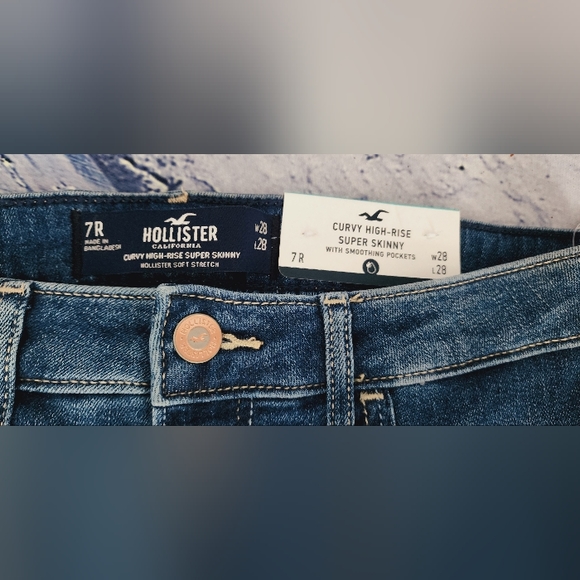 Hollister Curvy High-Rise Super Skinny Jeans - Picture 9 of 10